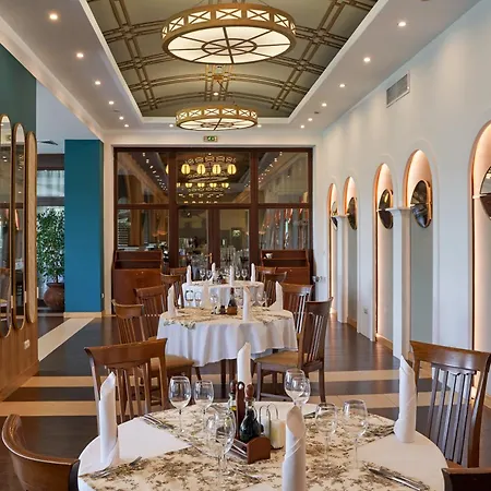 호텔 Yantra Grand 4*