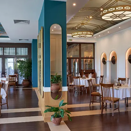 Yantra Grand Hotel 4*