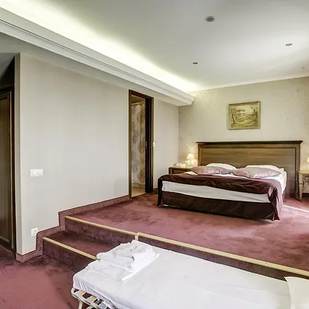 Hotel Yantra Grand