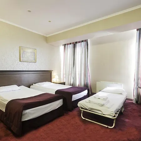 Hotel Yantra Grand